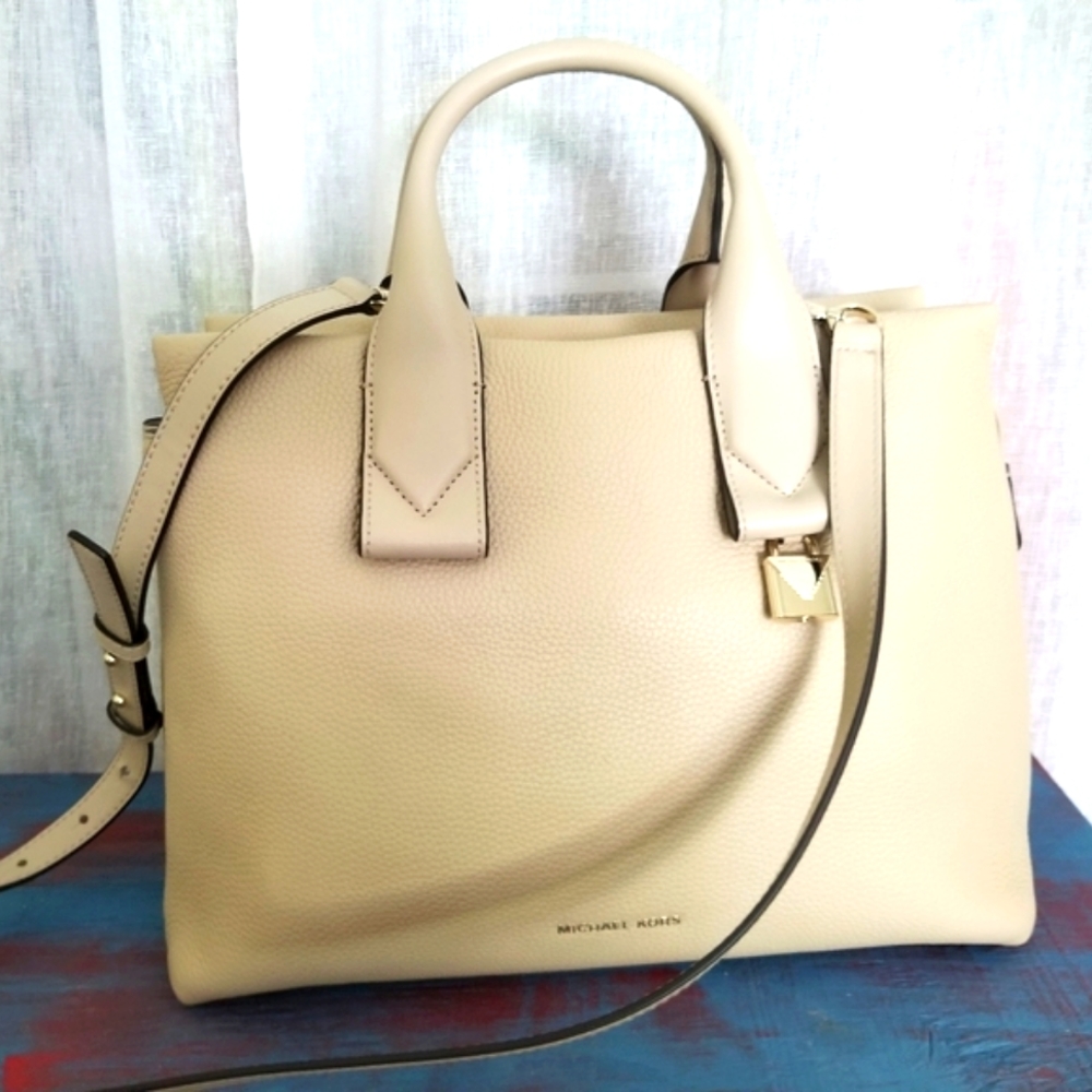 COPY - Michael kors Rollins satchel MAKE ME AN OFFER!😊